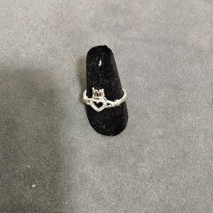 Chic Silver Crown Heart Ring